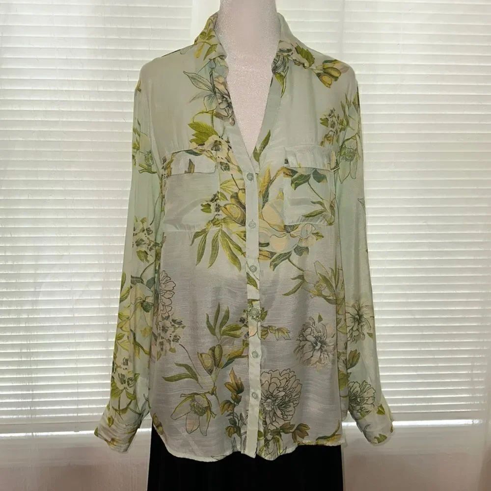 NY & Co L Mint Green Lemon Lime Floral Button Down V-Neck Long Sleeve Shirt